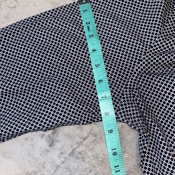 Express Black and White Geometric Shirt(0047) - Picture 6 of 10